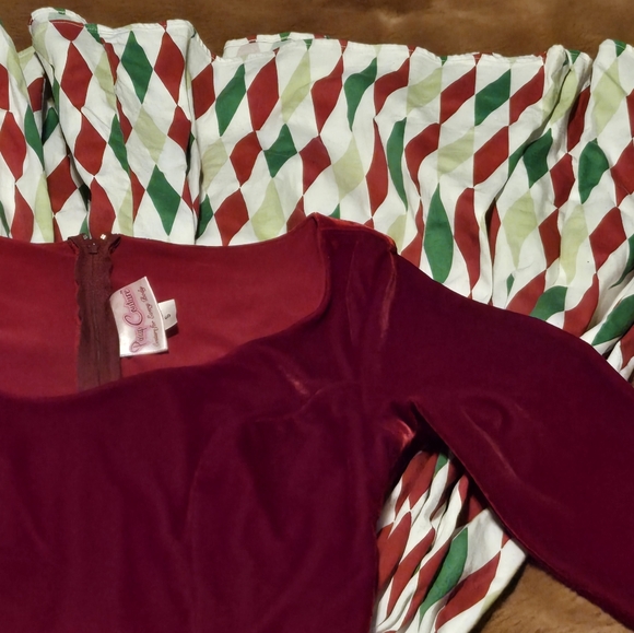 Pinup Girl Clothing - Christmas Velvet Harlequin print - Picture 4 of 8